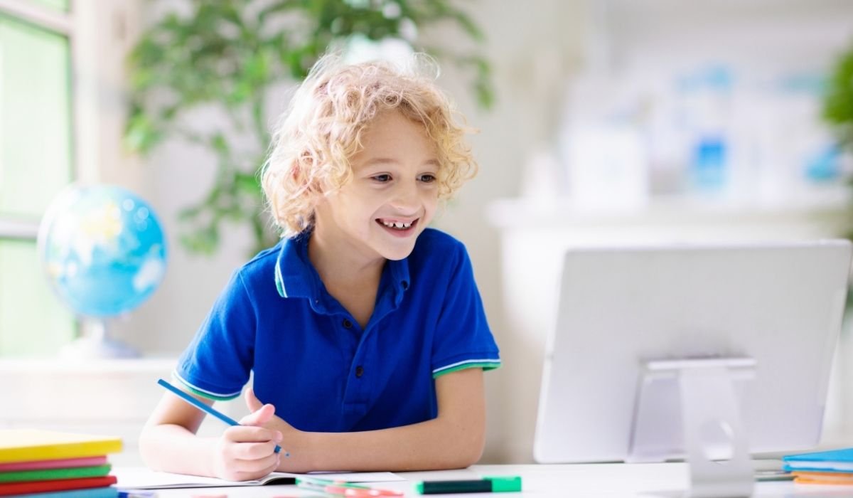 Portuguese for kids and teens through safe and engaging live lessons